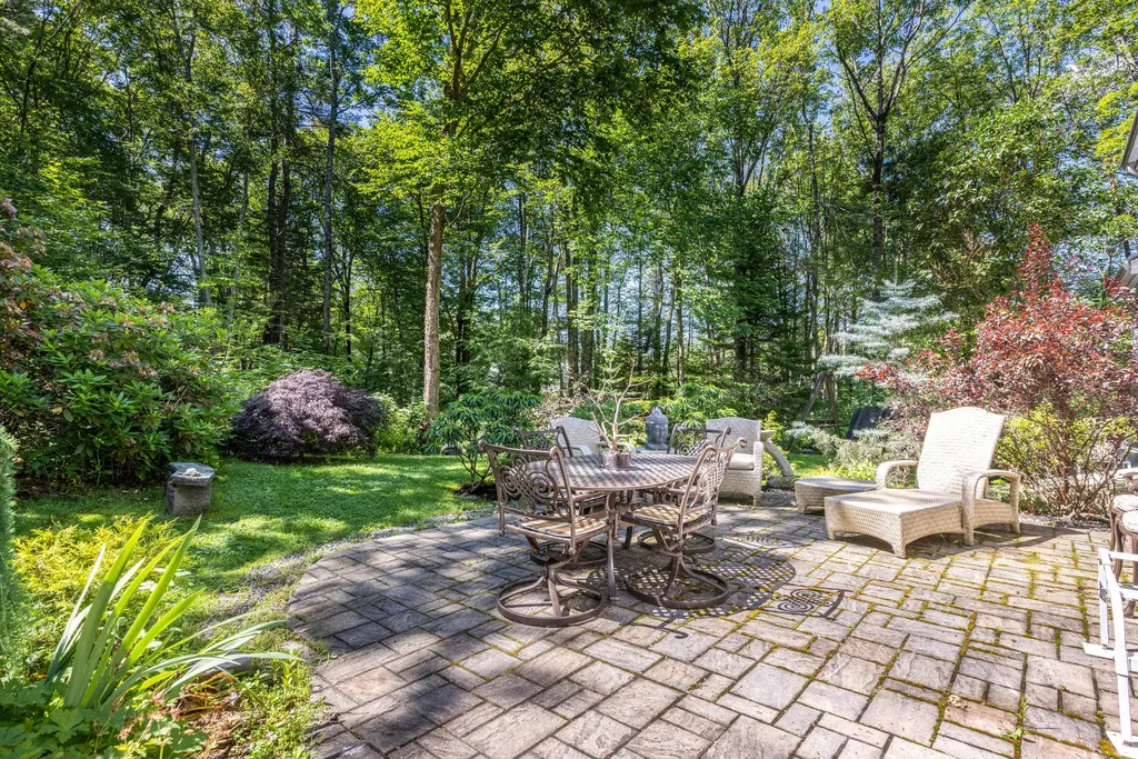 35 Schooner Ridge Road Cumberland ME 04110