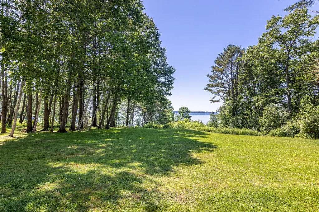 35 Schooner Ridge Road Cumberland ME 04110
