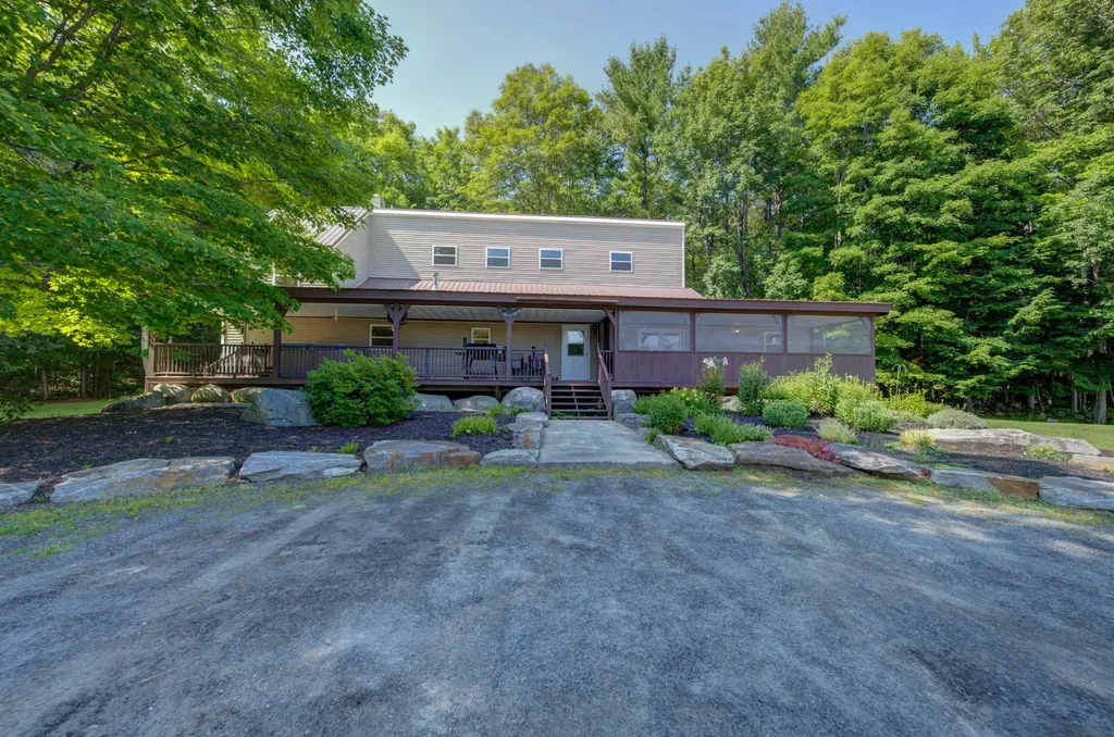 32 Roddy Lane Readfield ME 04355