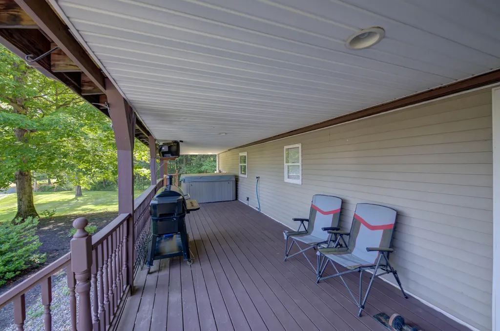 32 Roddy Lane Readfield ME 04355