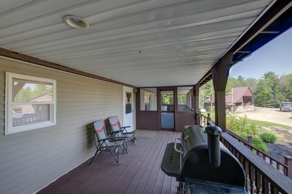 32 Roddy Lane Readfield ME 04355