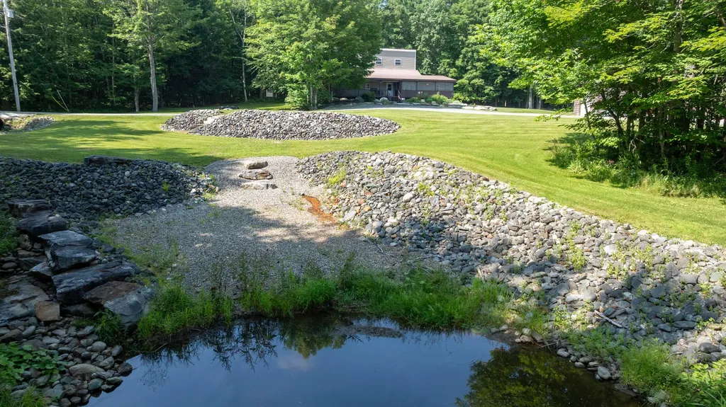 32 Roddy Lane Readfield ME 04355
