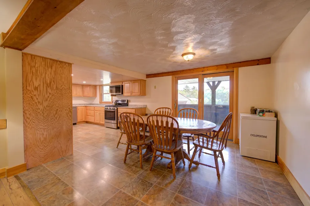 32 Roddy Lane Readfield ME 04355