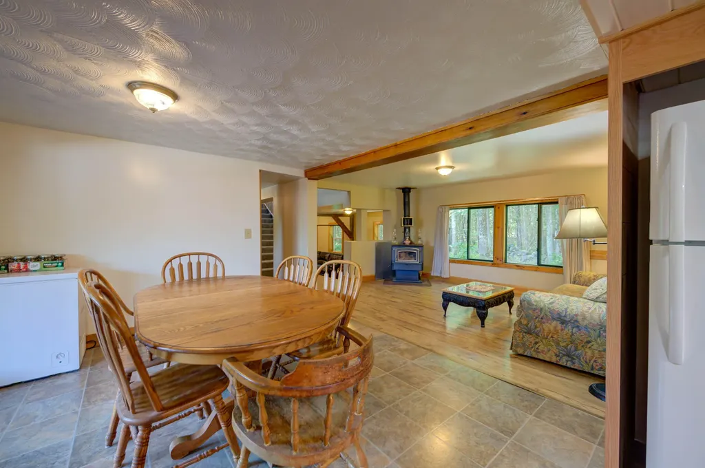 32 Roddy Lane Readfield ME 04355