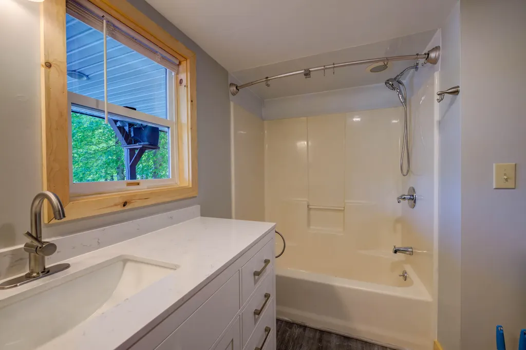 32 Roddy Lane Readfield ME 04355