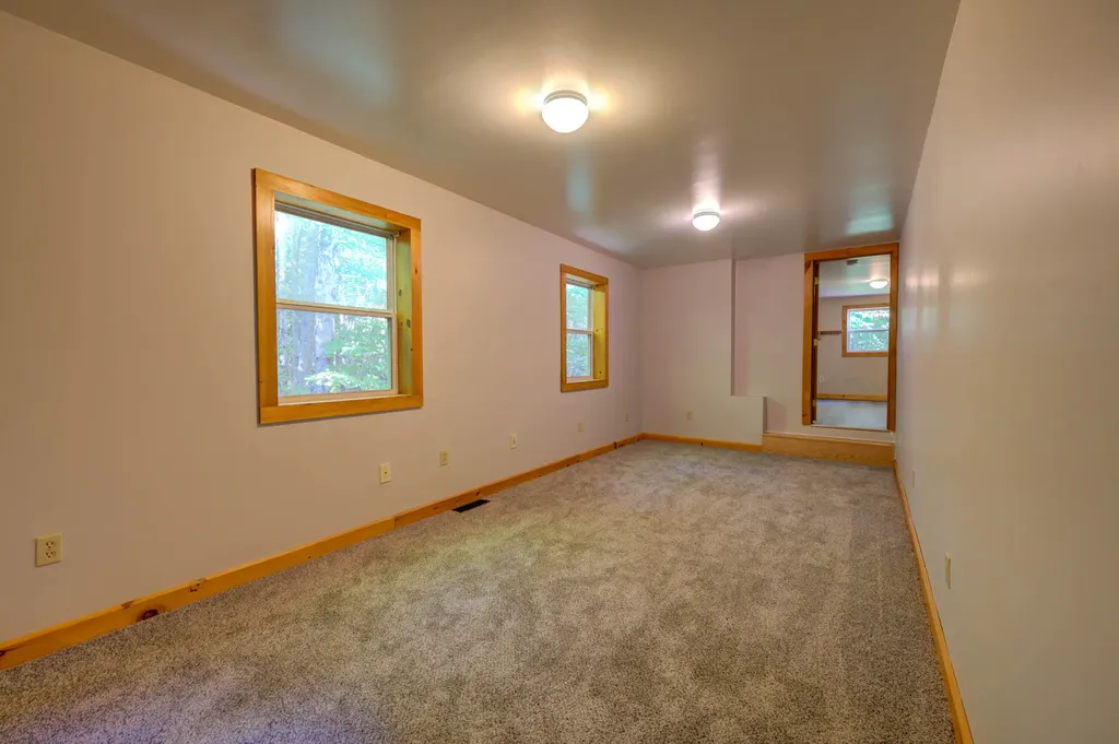 32 Roddy Lane Readfield ME 04355
