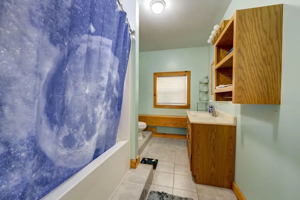 32 Roddy Lane Readfield ME 04355