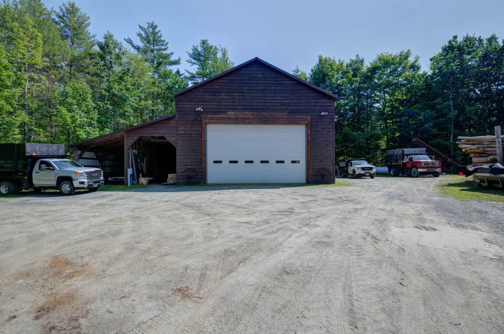 32 Roddy Lane Readfield ME 04355