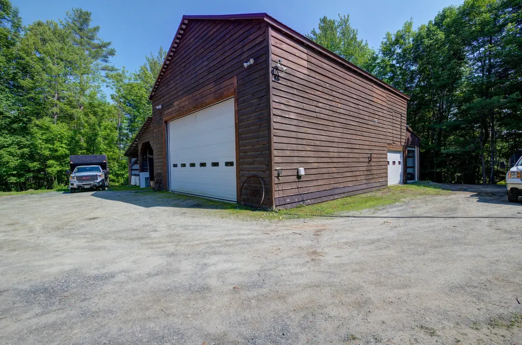 32 Roddy Lane Readfield ME 04355