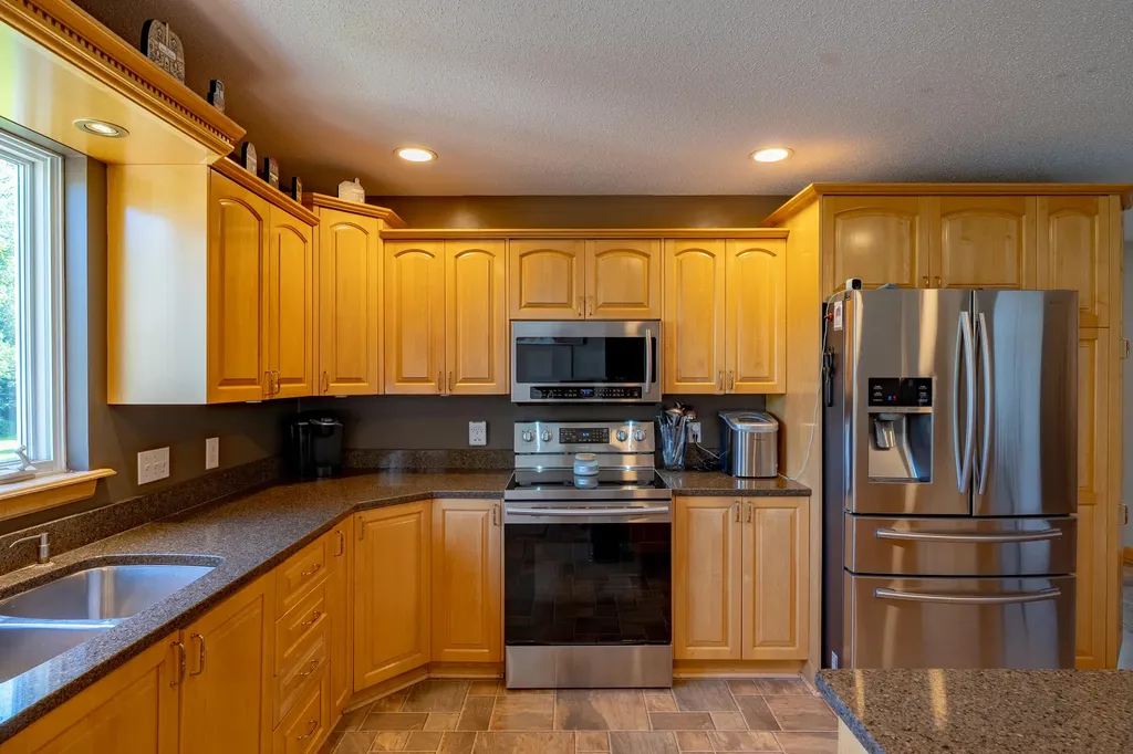 78 Lakeview Road Glenburn ME 04401