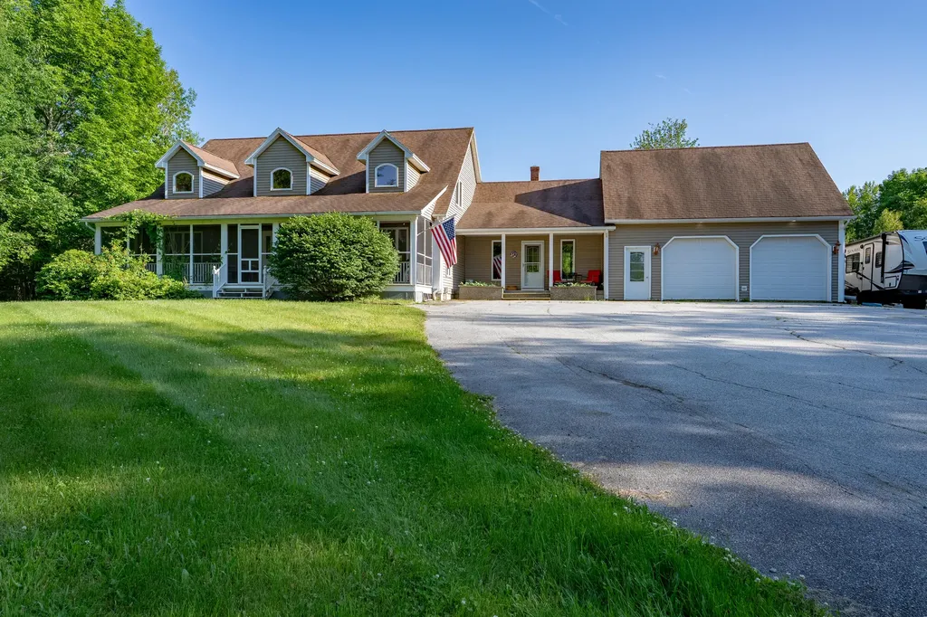 78 Lakeview Road Glenburn ME 04401