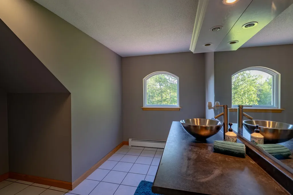 78 Lakeview Road Glenburn ME 04401