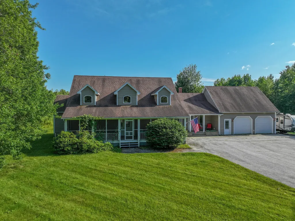 78 Lakeview Road Glenburn ME 04401