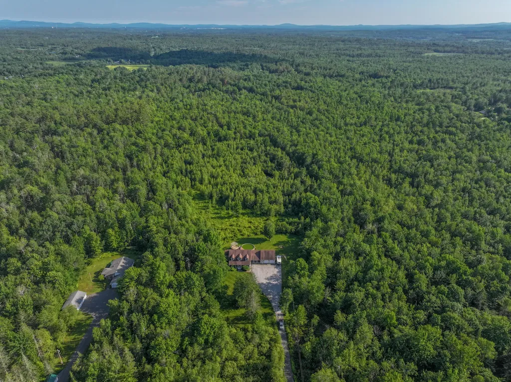 78 Lakeview Road Glenburn ME 04401