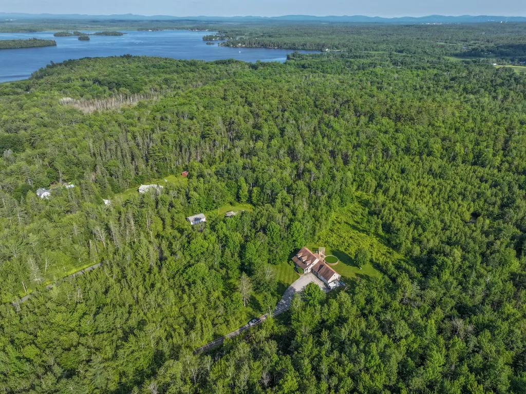 78 Lakeview Road Glenburn ME 04401