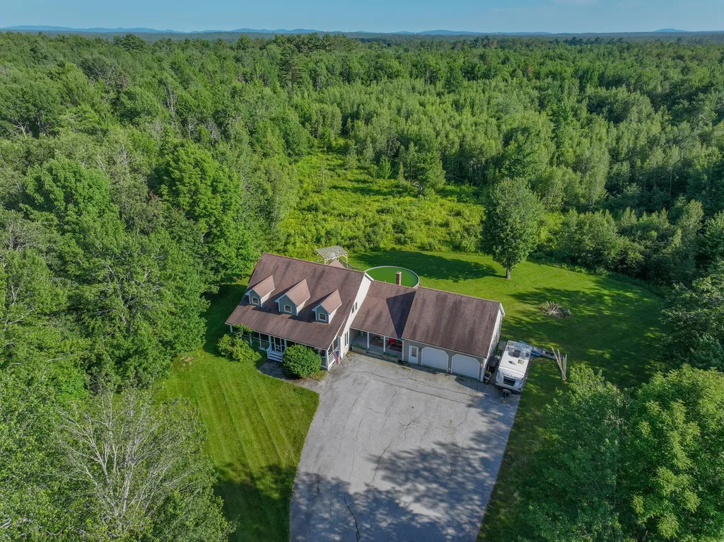 78 Lakeview Road Glenburn ME 04401