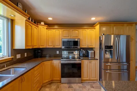 78 Lakeview Road Glenburn ME 04401
