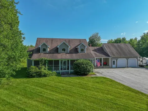 78 Lakeview Road Glenburn ME 04401