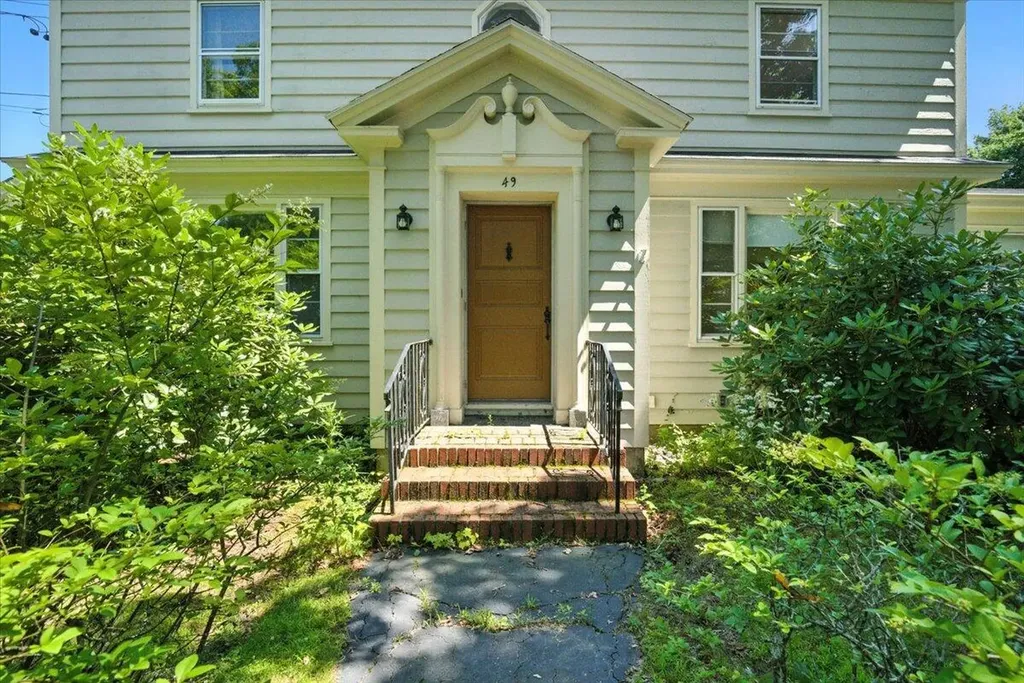 49 Bardwell Street Lewiston ME 04240