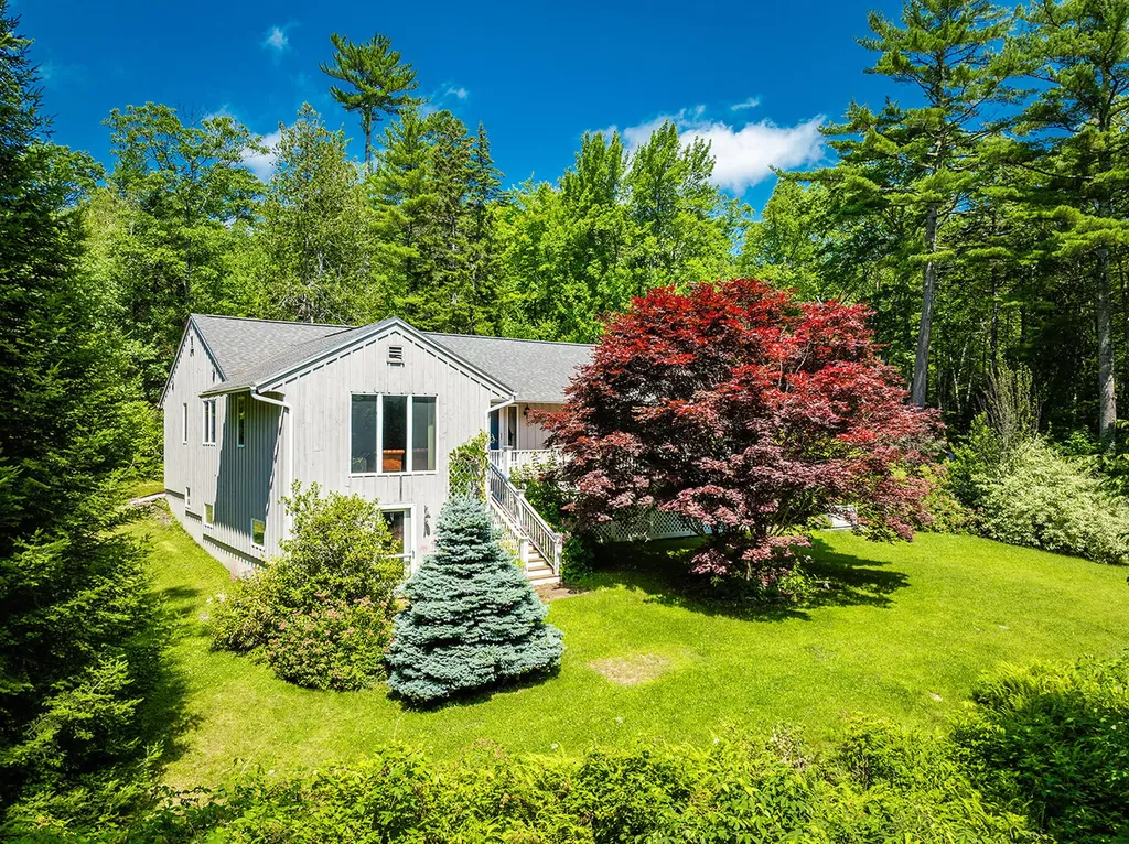 20 South Ridge Drive Lincolnville ME 04849