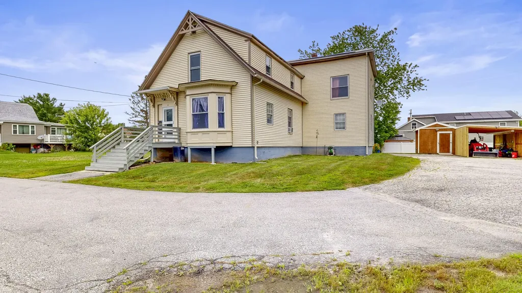28 Stewart Street Lewiston ME 04240