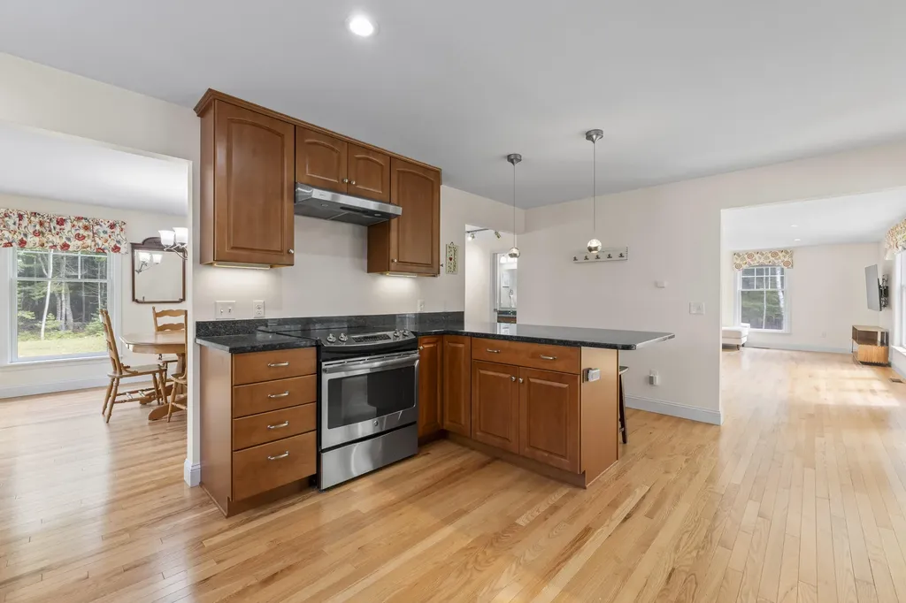75 Henry Road Georgetown ME 04548