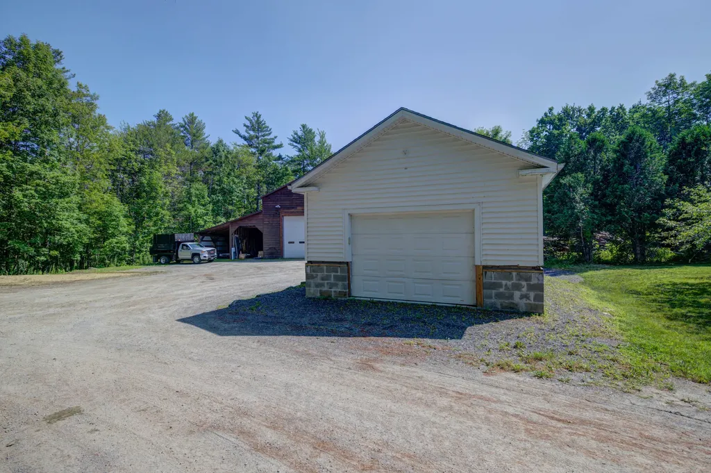 32 Roddy Lane Readfield ME 04355