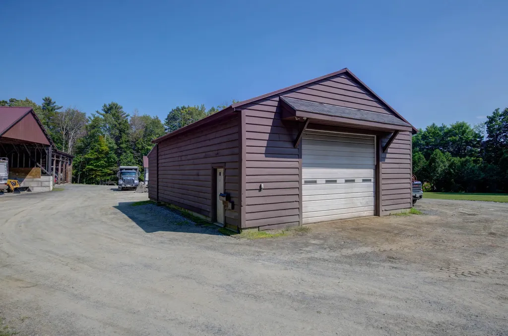 32 Roddy Lane Readfield ME 04355