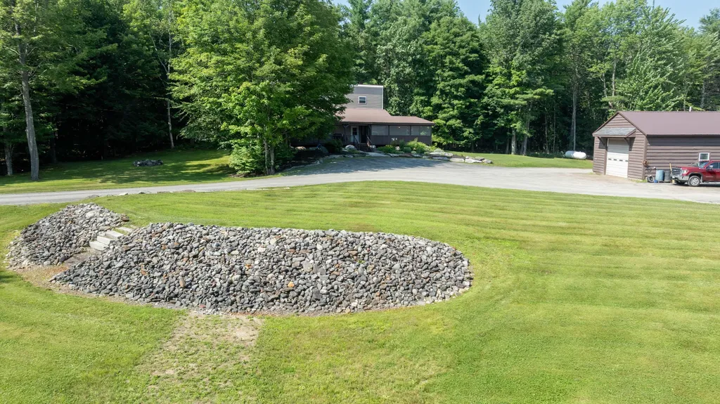 32 Roddy Lane Readfield ME 04355