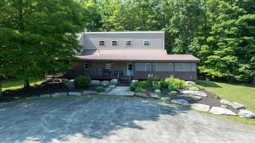 32 Roddy Lane Readfield ME 04355