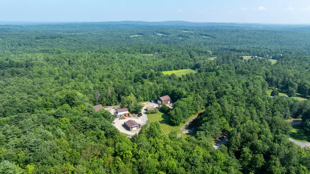 32 Roddy Lane Readfield ME 04355