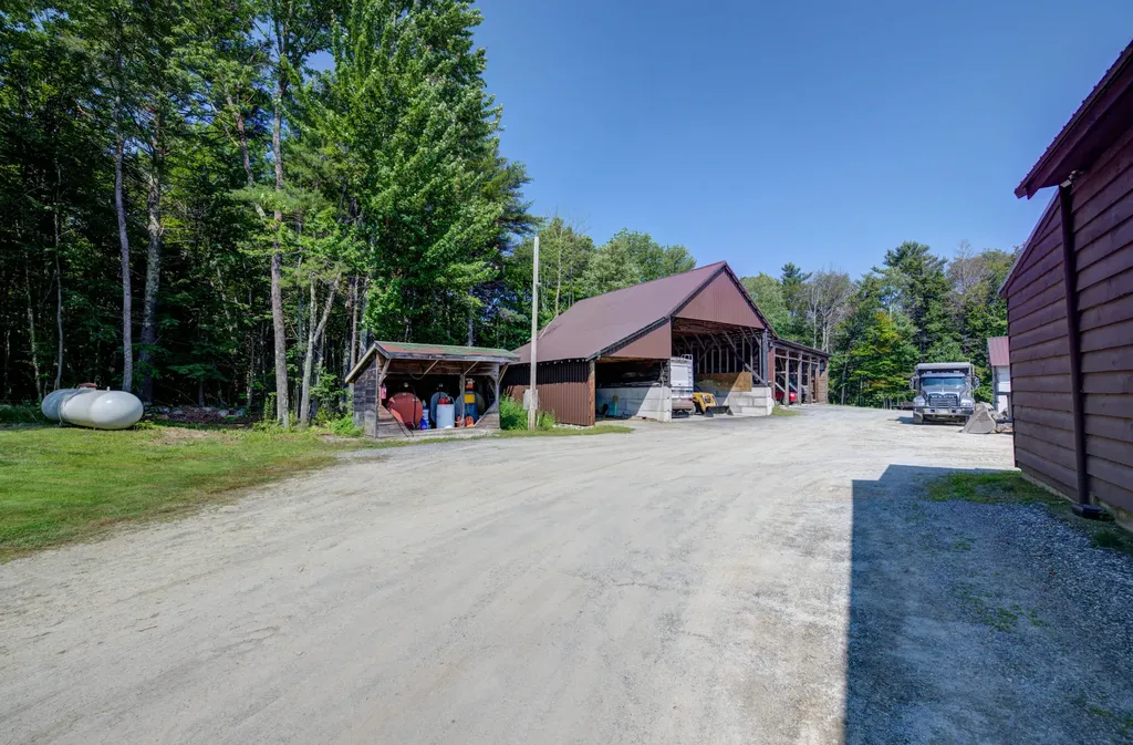 32 Roddy Lane Readfield ME 04355