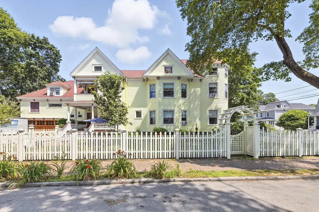 28 Lawn Avenue Portland ME 04103