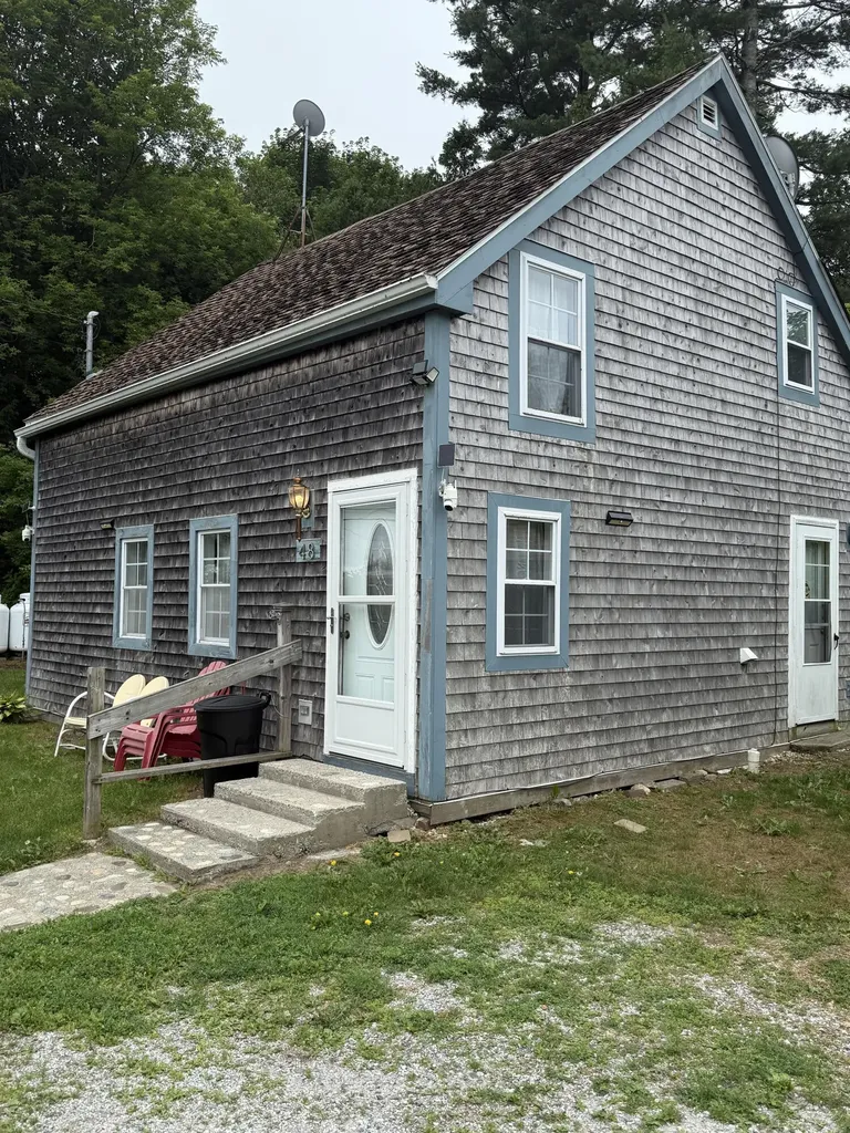 48 Old County Road Rockland ME 04841