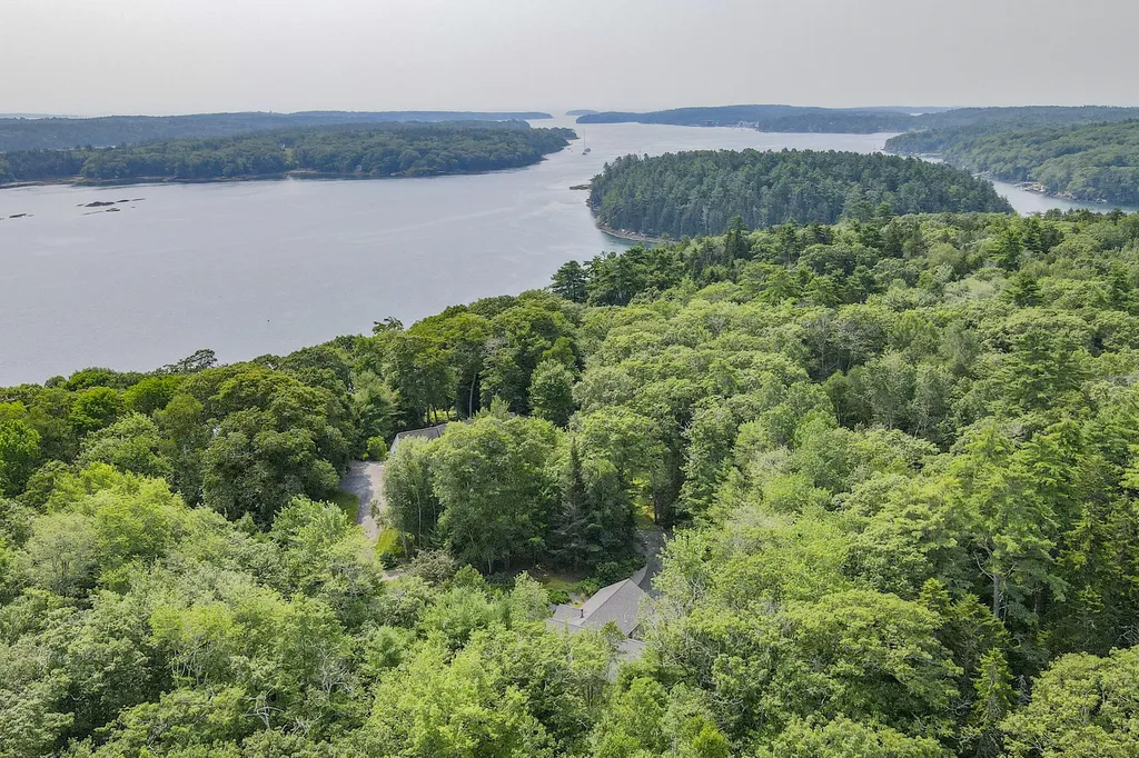 31 Deer Trail Drive Boothbay ME 04537