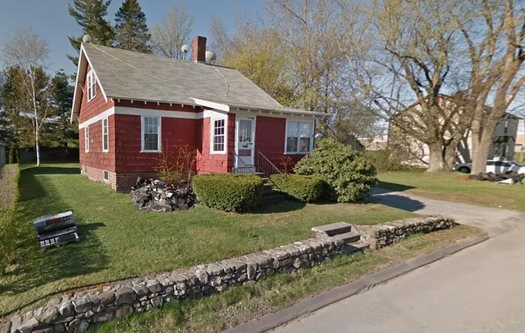 553 Center Street Auburn ME 04210