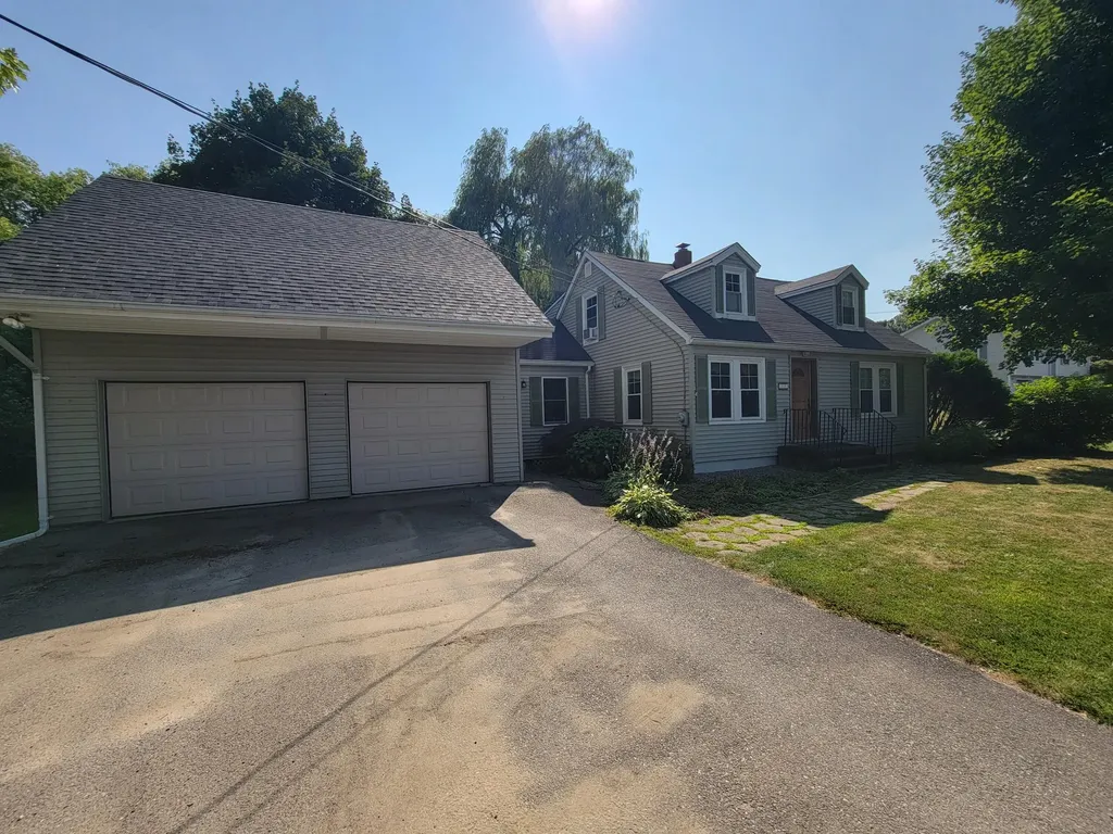 43 Wheelden Heights Hampden ME 04444