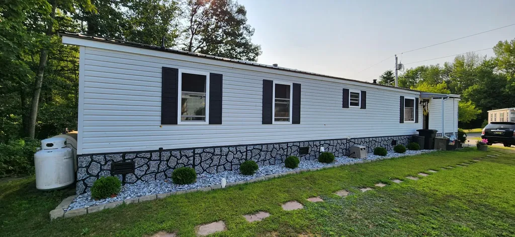 61 Pine Hill Mhp Berwick ME 03901