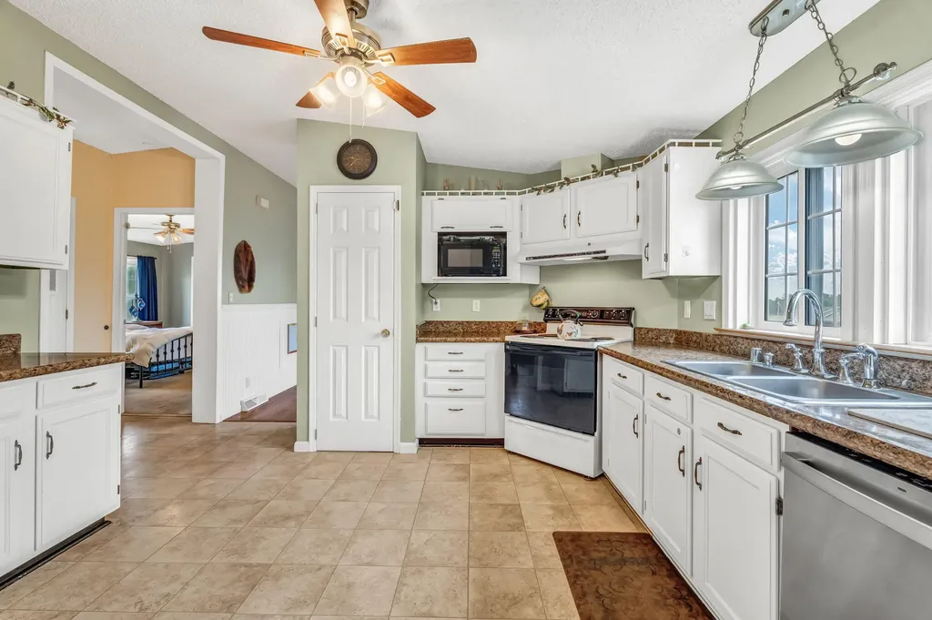 4 Chestnut Lane Levant ME 04456