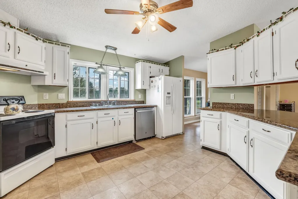4 Chestnut Lane Levant ME 04456