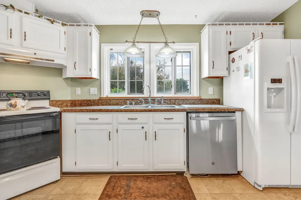 4 Chestnut Lane Levant ME 04456