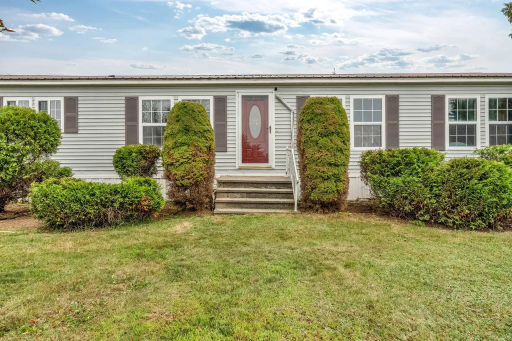 4 Chestnut Lane Levant ME 04456