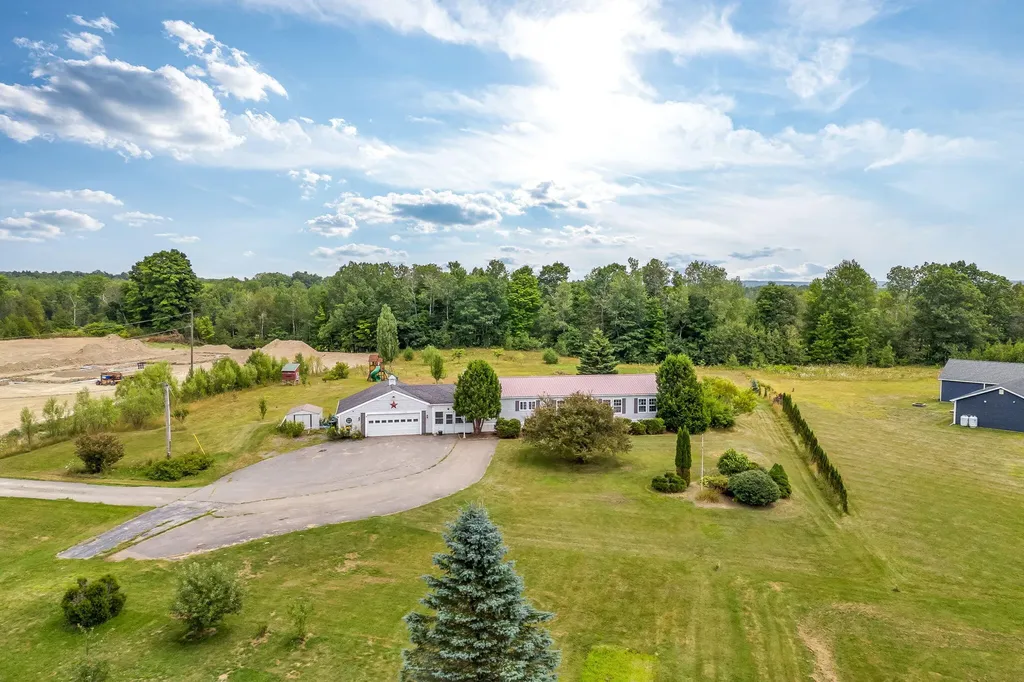 4 Chestnut Lane Levant ME 04456