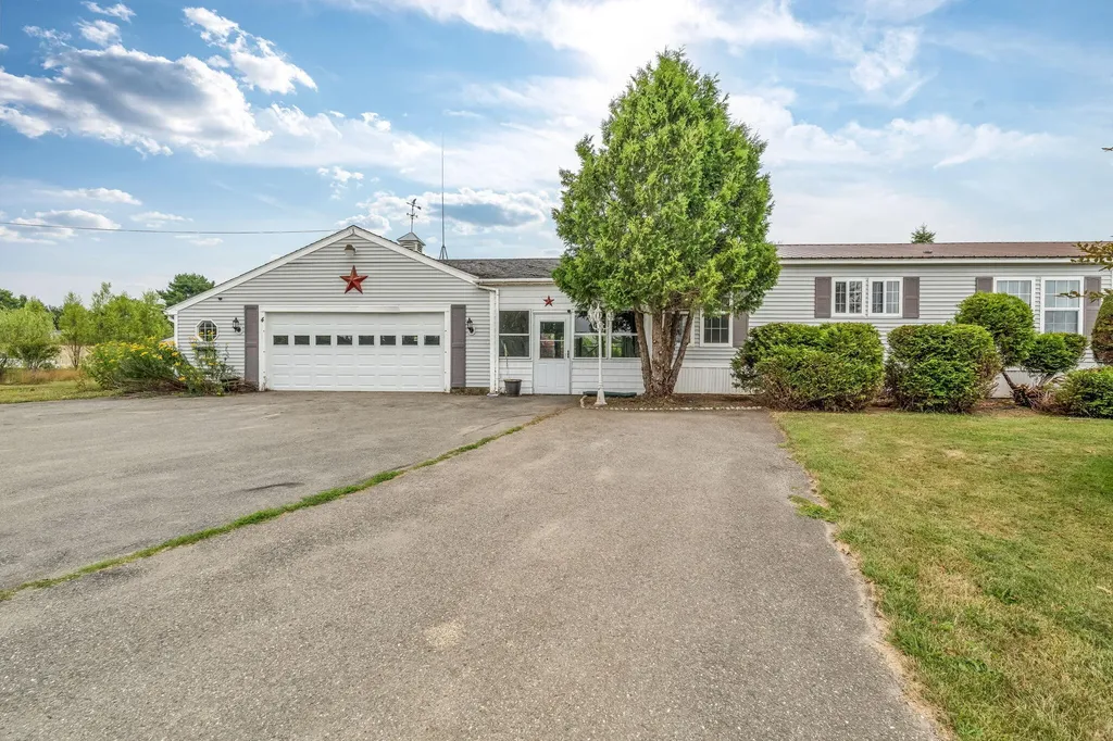 4 Chestnut Lane Levant ME 04456
