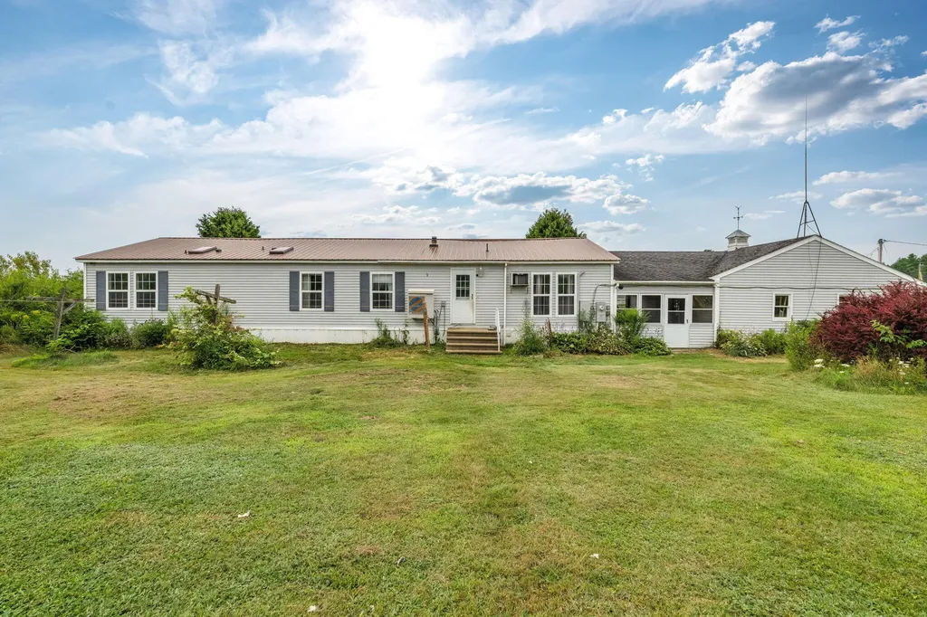 4 Chestnut Lane Levant ME 04456