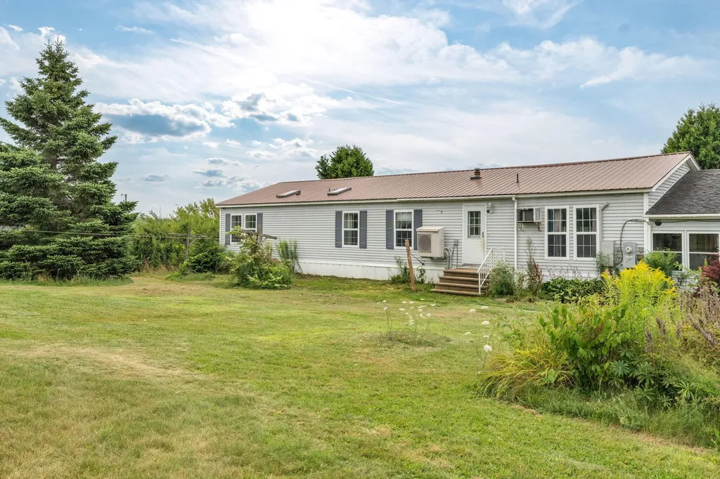 4 Chestnut Lane Levant ME 04456