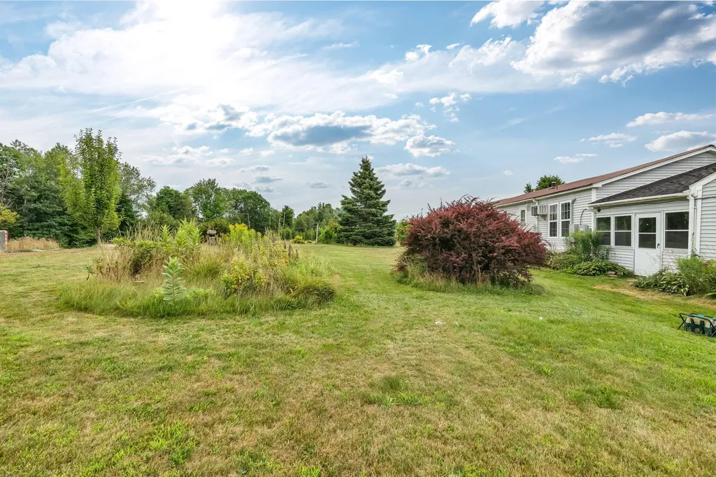 4 Chestnut Lane Levant ME 04456