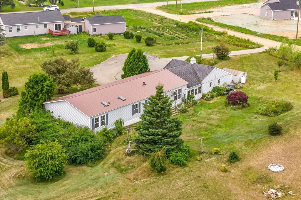 4 Chestnut Lane Levant ME 04456