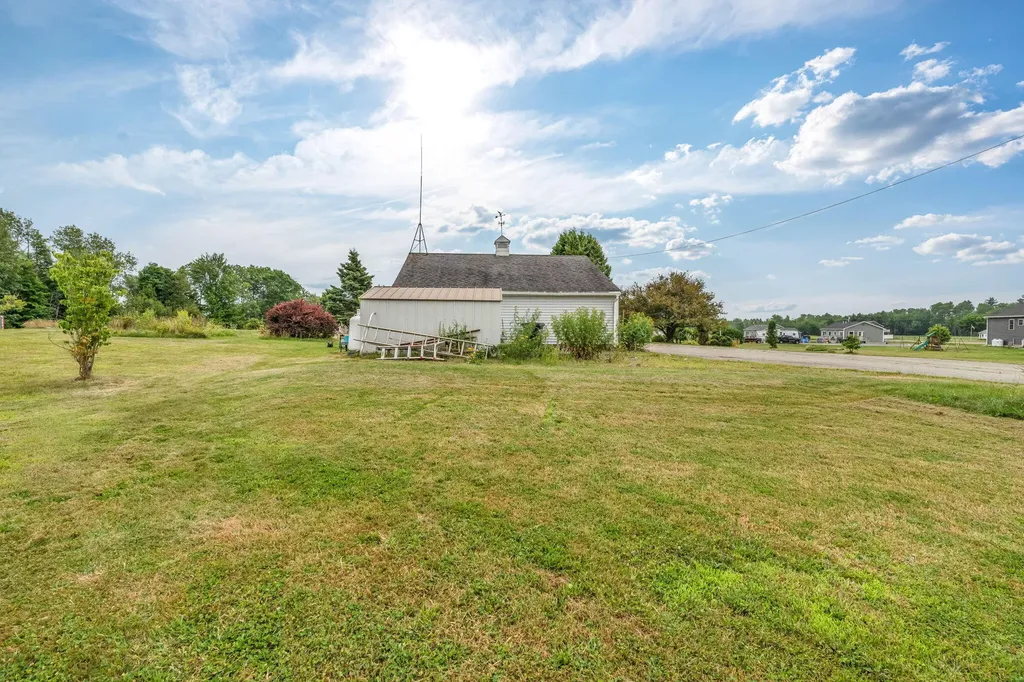 4 Chestnut Lane Levant ME 04456