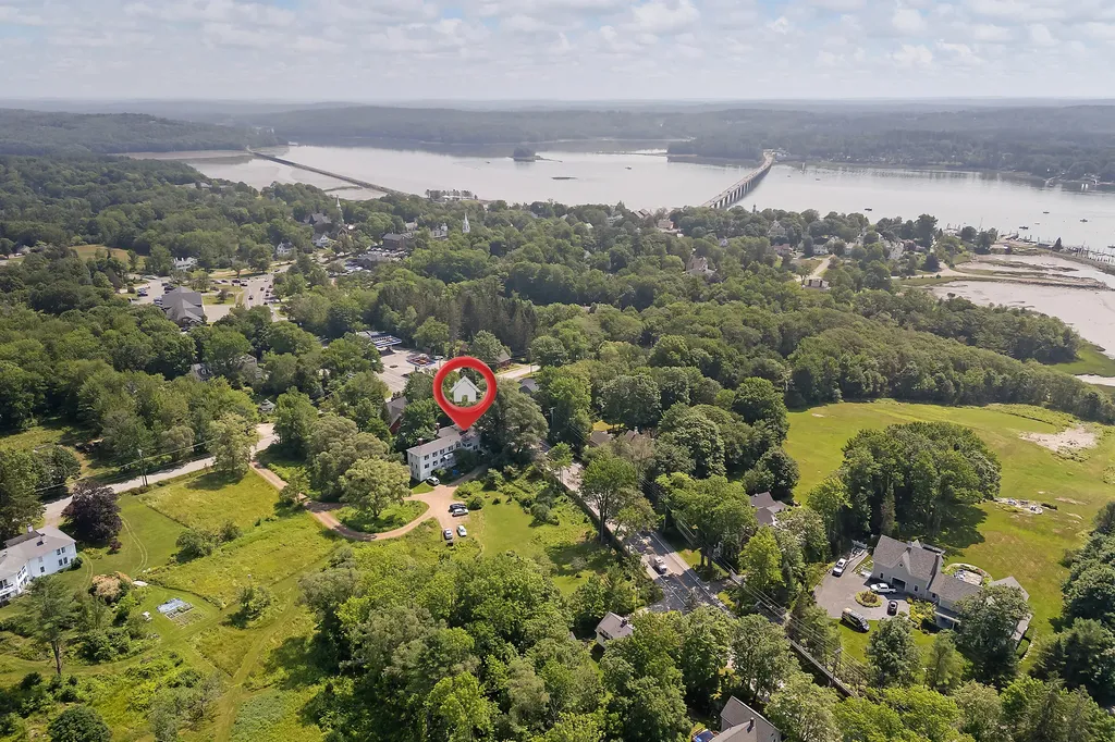 83 Bath Road Wiscasset ME 04578
